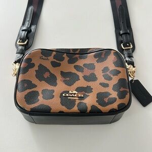 Women’s crossbody